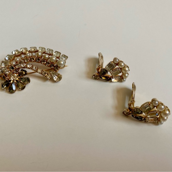 Vintage Bellex Rhinestone Brooch & Clip On Earring Set in Original Box - Picture 3 of 12